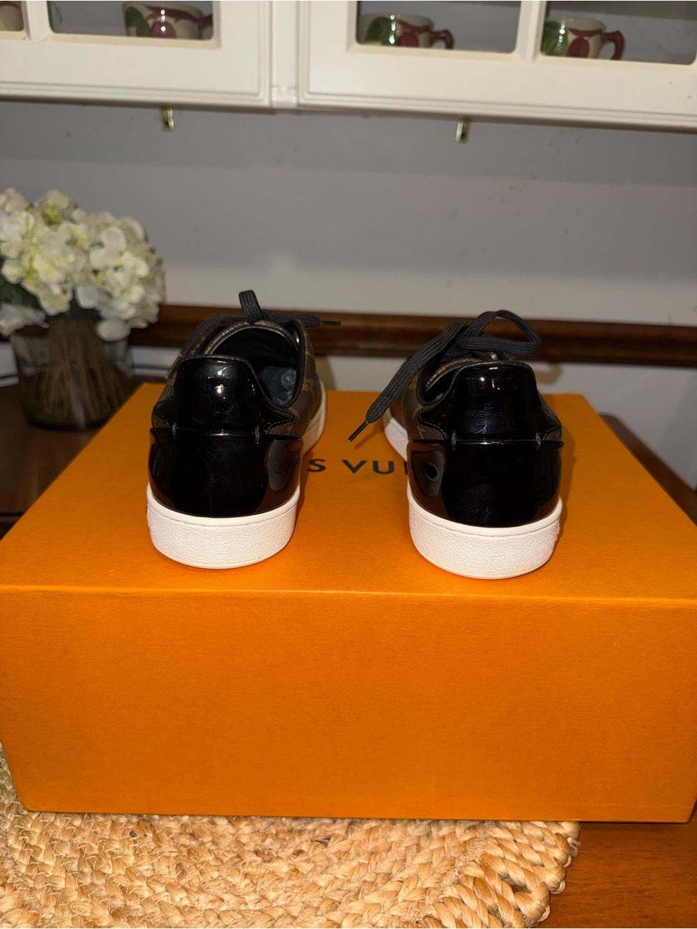 Louis Vuitton - Picture 3 of 6